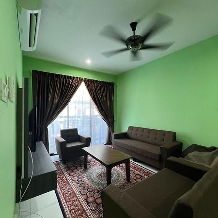 Faiz Homestay Кучинг Экстерьер фото