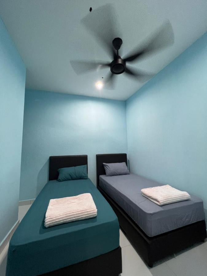 Faiz Homestay Кучинг Экстерьер фото