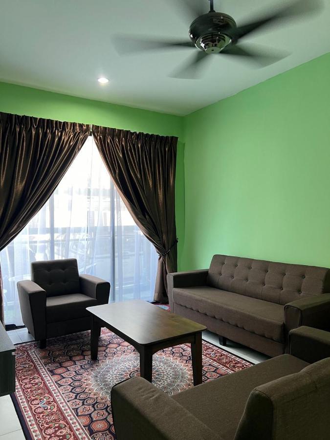 Faiz Homestay Кучинг Экстерьер фото