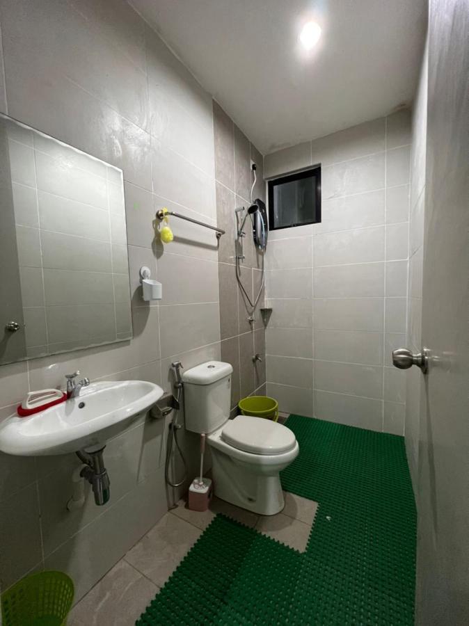 Faiz Homestay Кучинг Экстерьер фото