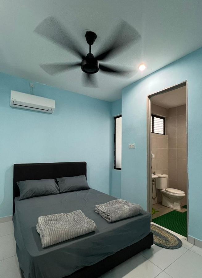 Faiz Homestay Кучинг Экстерьер фото